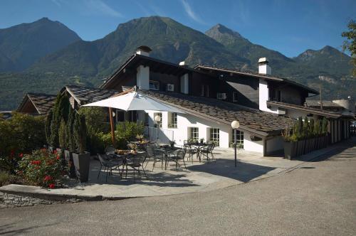Village Hotel 3*